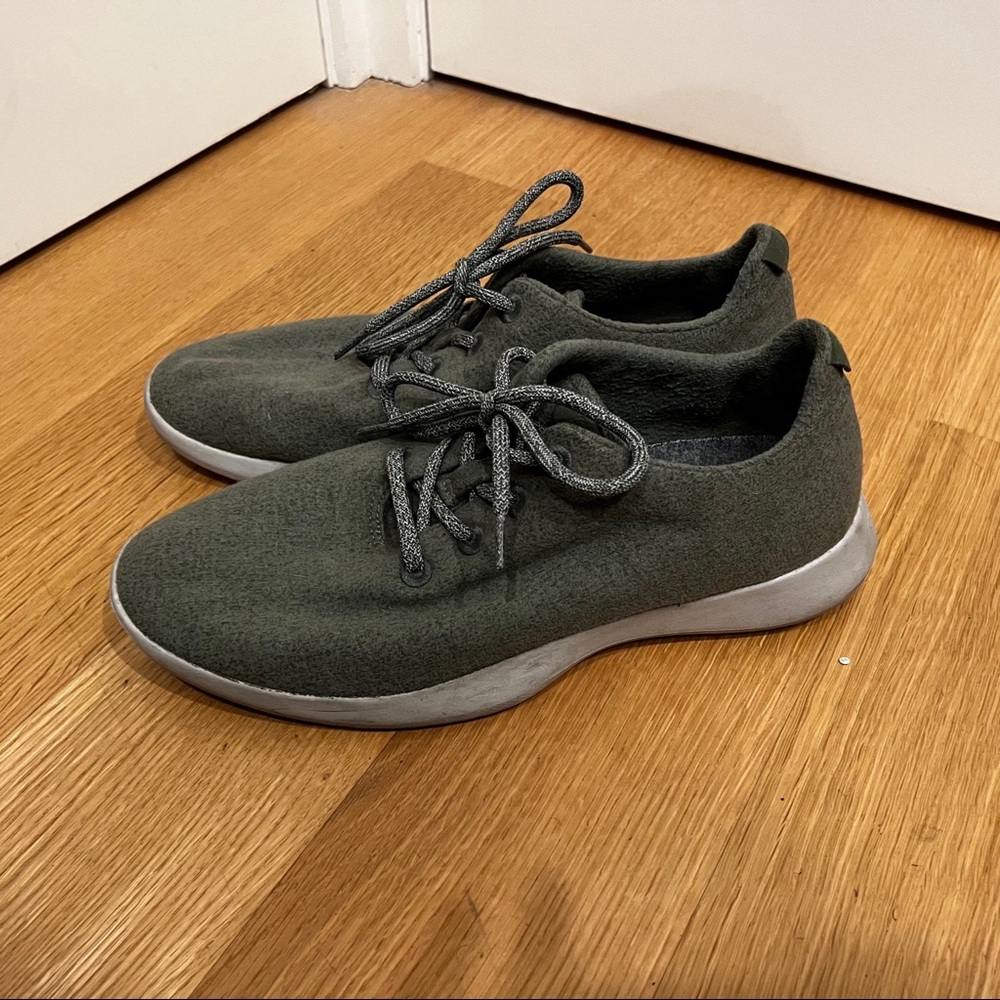 All birds Size 12 olive green wool runners (like new)